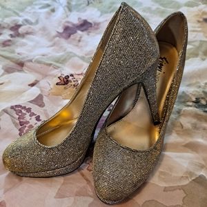 GORGEOUS GOLD AND SILVER HEELS